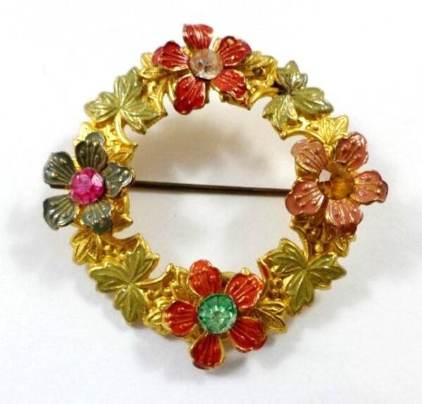 Prachtige Tsjechische Art deco broche bloemenkrans, met emaille (7192-3192)