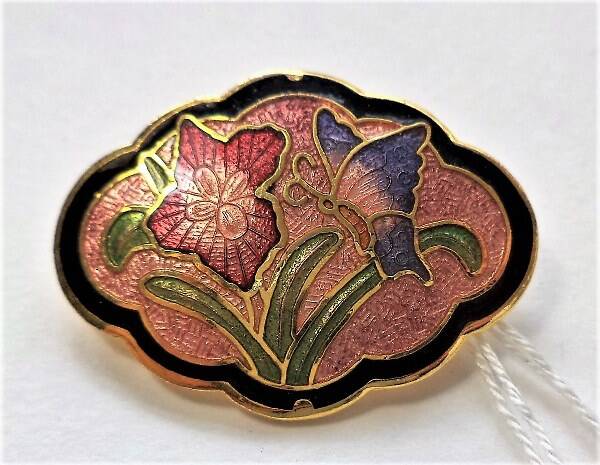 Mooie cloisonne broche met rode bloem en blauwe vlinder (7219-3145)