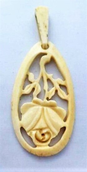 Antieke benen hanger roos, been (7278-744)