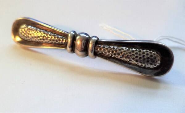 Stevige zilveren art deco broche, strik, GW 835 (7297-3757)