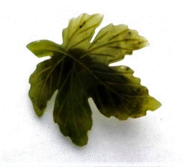 Vintage Canadese esdoornblad broche gekerfd groene jade (7336-3872)