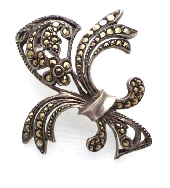 Prachtige vintage zilveren Lelie broche 835 met Markasieten (7372-3909)