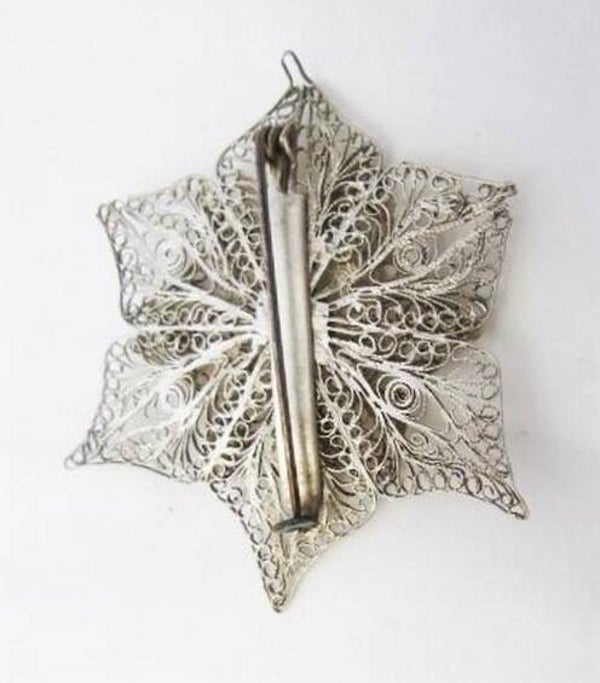Grote antieke filigrain Bloembroche, 3 lagen zilver met Turkoois (7435-4022)