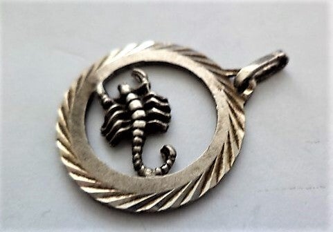 Prachtige grote vintage zilveren hanger sterrenbeeld Schorpioen (7442)