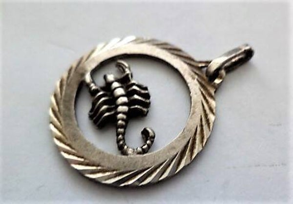 Prachtige grote vintage zilveren hanger sterrenbeeld Schorpioen (7442)