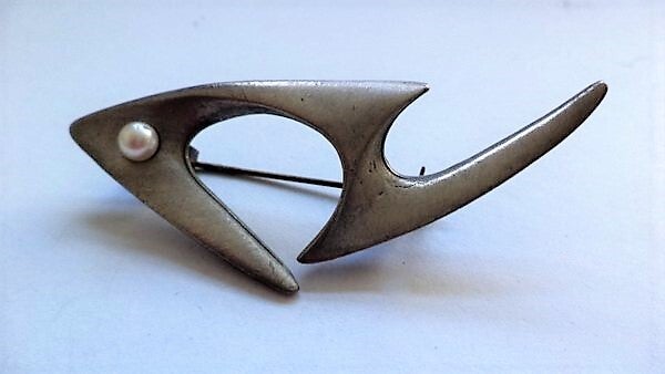 Capri - Prachtige design broche vis met parel (7468-4098)