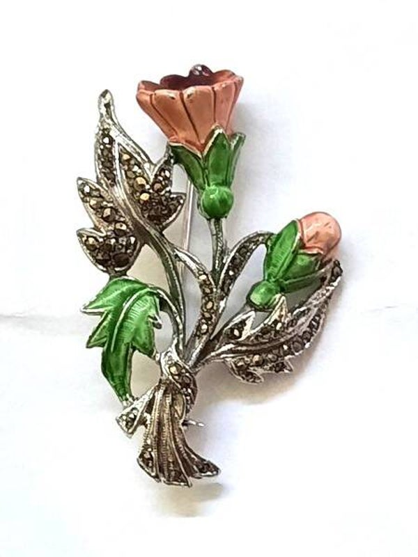 Prachtige BJL emaille bloemenbroche met markasieten (7482-4157)