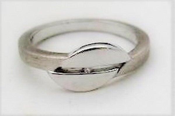 Zilveren ring met echt briljantje. (7531-3086)