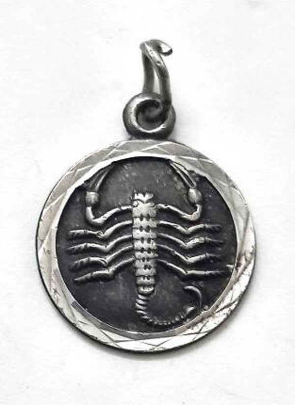 Originele vintage zilveren Sterrenbeeld hanger Schorpioen Gustav Hauber  (7545)