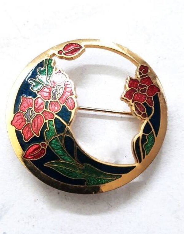 FISH broche cloisonné emaille rode bloemen, open (7547-4276)