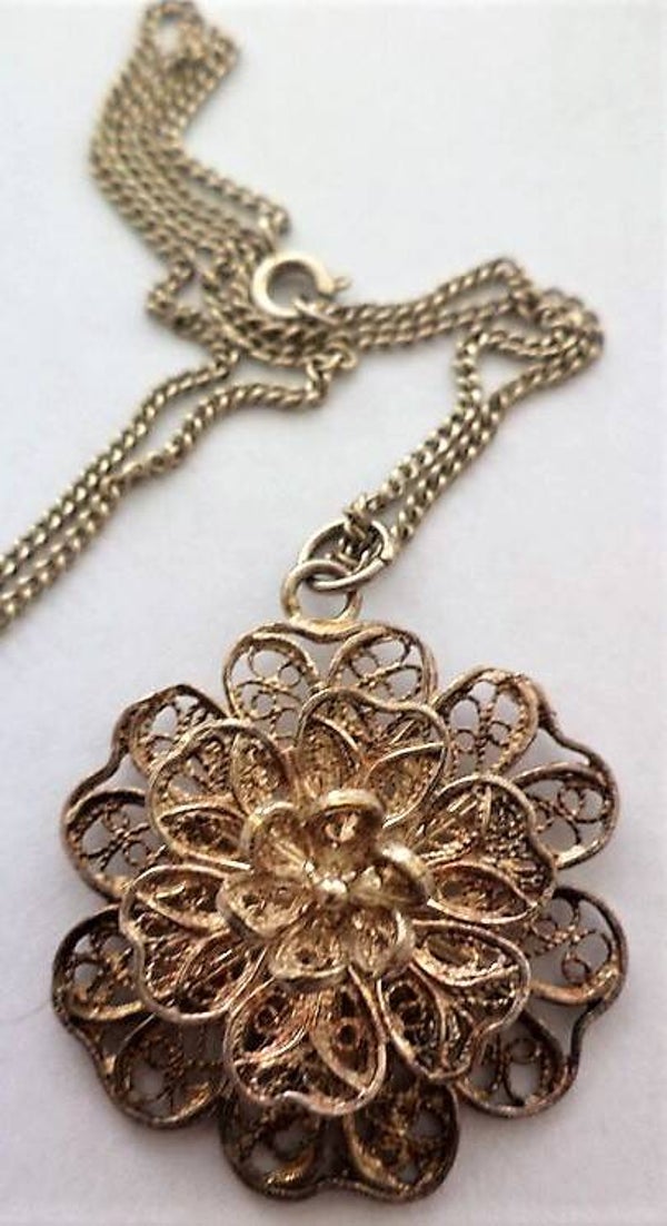 Prachtige licht vergulde filigrain bloem hanger met ketting (7578-898)
