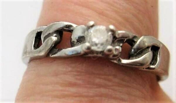 Prachtige zilveren ring, schakelmotief en Bergkristal (7228-3128)