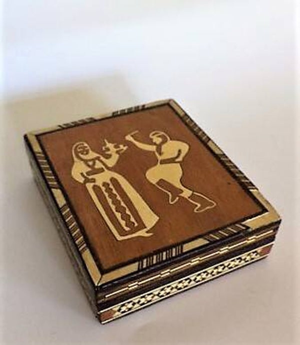 Houten doosje dansers ingelegd met been (7677)