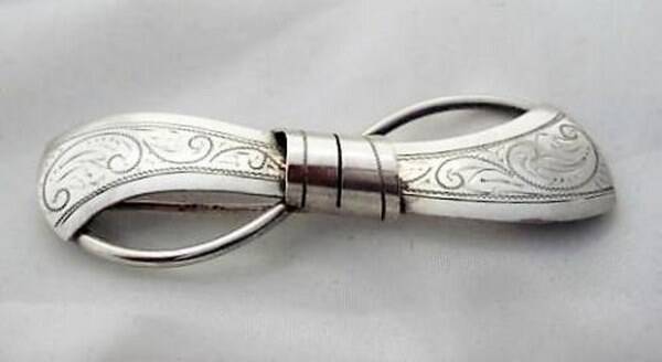 Geciseleerde zilveren Art deco broche strik 835 (7689-4434)
