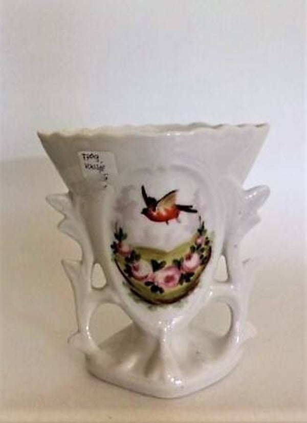 Antiek Frans porseleinen Bruidsvaasje met vogeltje en roze bloemen LTI 95 (7709)