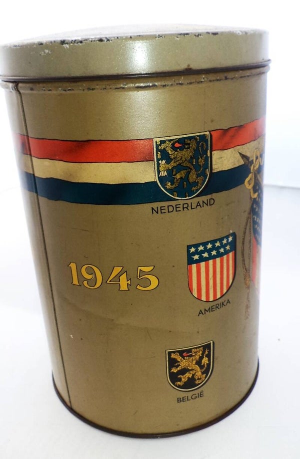Uniek WOII Bevrijdingsblik 1939-1945 – Geallieerde Leiders & Vlaggen (7777)