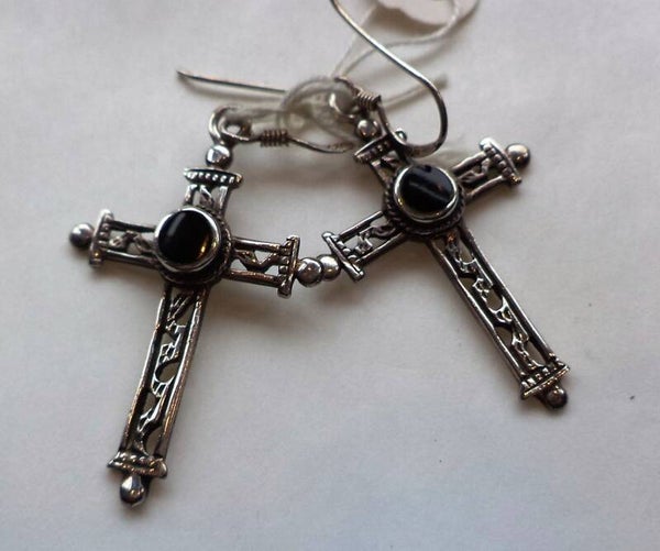 Prachtige zilveren oorbellen kruisje met onyx (7810-1069)