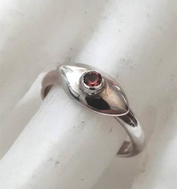 Leuke zilveren ring met kleine amethist B&P (7810-3)