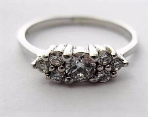 Flonkerende zilveren clusterring met zirkonia (7810-74)