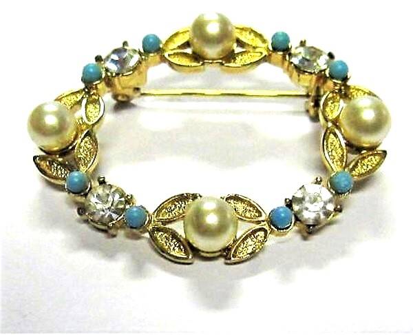 Prachtige vintage Sphinx kransbroche, Faux Parel en Turkoois (7878-4609)