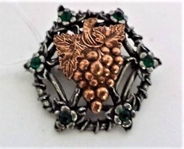 Zeldzame vintage Miracle Broche Schotse Druiventros met Groene Steentjes(7884-4647)