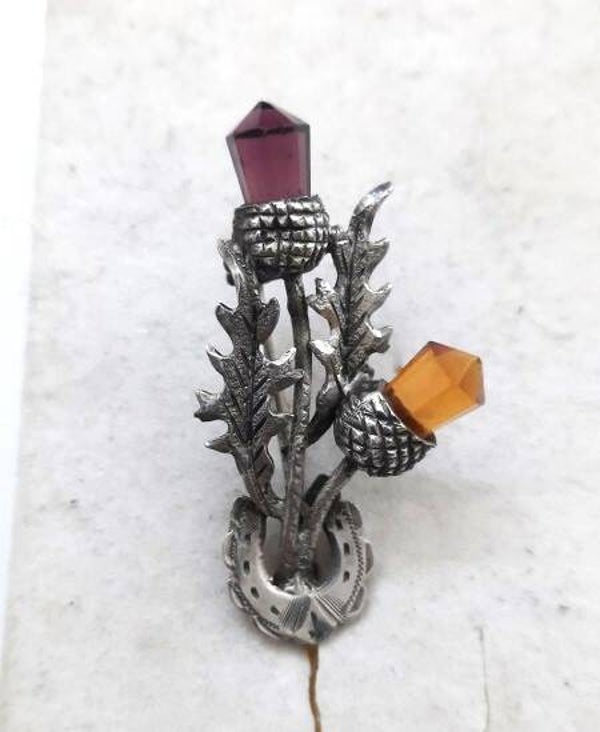 Antiek zilveren Schotse broche distel met amethist- en barnsteenkleurige steen (7912-4823)