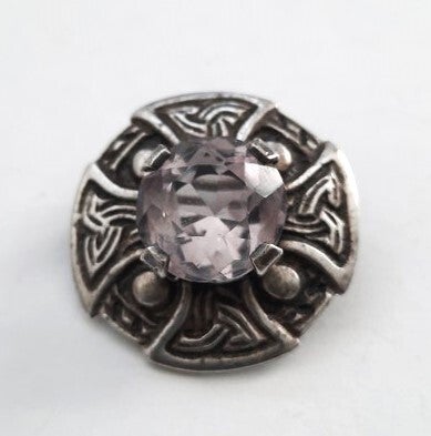 Mooie zilveren Keltische broche met lila steen (7912-4830)