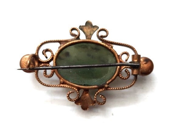 Antieke Victoriaanse broche, koper of brons met Jade en Parels (7923-5109)