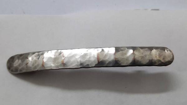 Vintage gehamerde Staafbroche. Original Rhode Handarbeit ( (7924-4002)