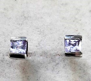 Zilveren oorknopjes met licht Amethist zirkonia (7924-5331)