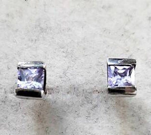 Zilveren oorknopjes met licht Amethist zirkonia (7924-5331)