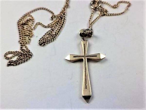 Mooi zilveren kruisje hangertje, met ketting (7932-4)