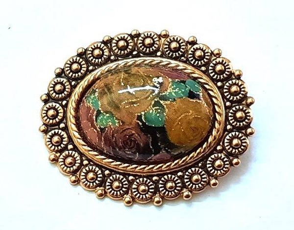 Prachtige vintage ovale goudkleurige broche met bloemmotief (7933-5359)