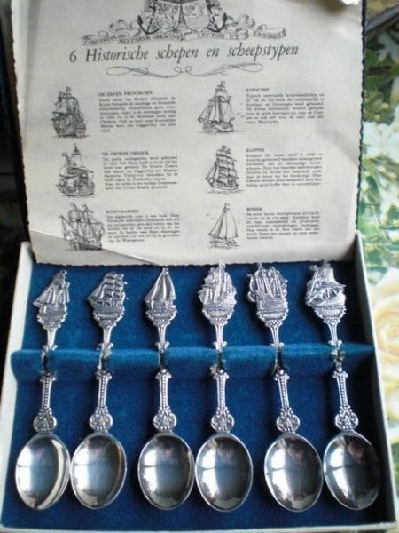 Set van 6 verzilverde Douwe Egberts schepenlepeltjes – H. Hooijkaas