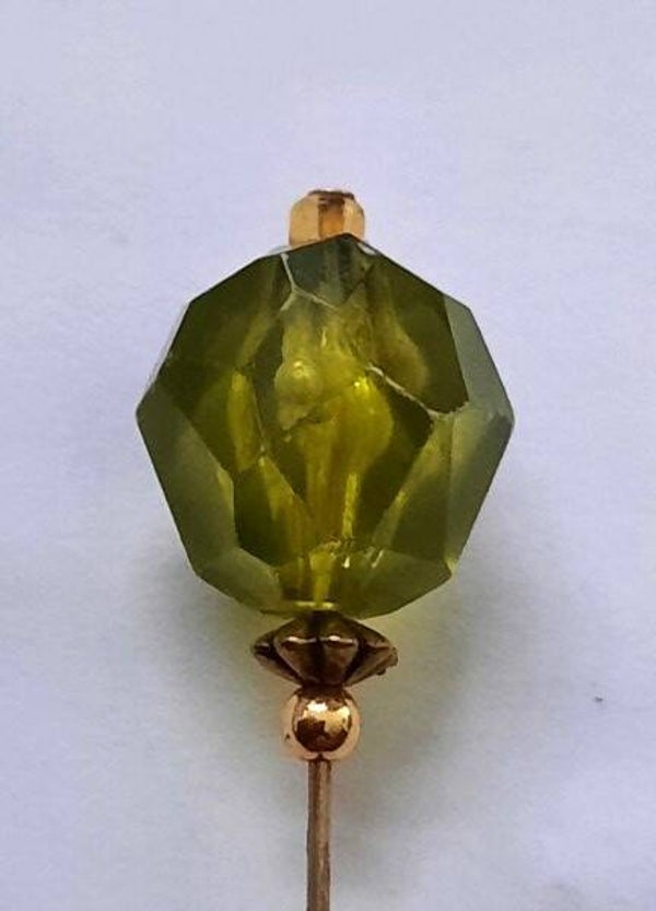 Vintage hoedenspeld olijfgroen gefacetteerd bolletje (J17)
