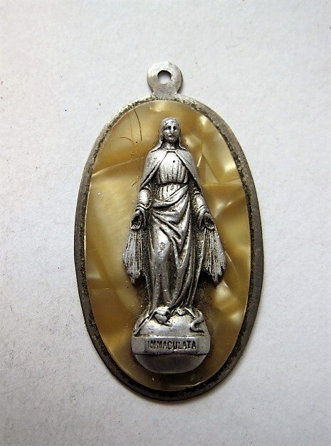 Vintage hanger Maria Immaculata op parelmoerlook (8043)