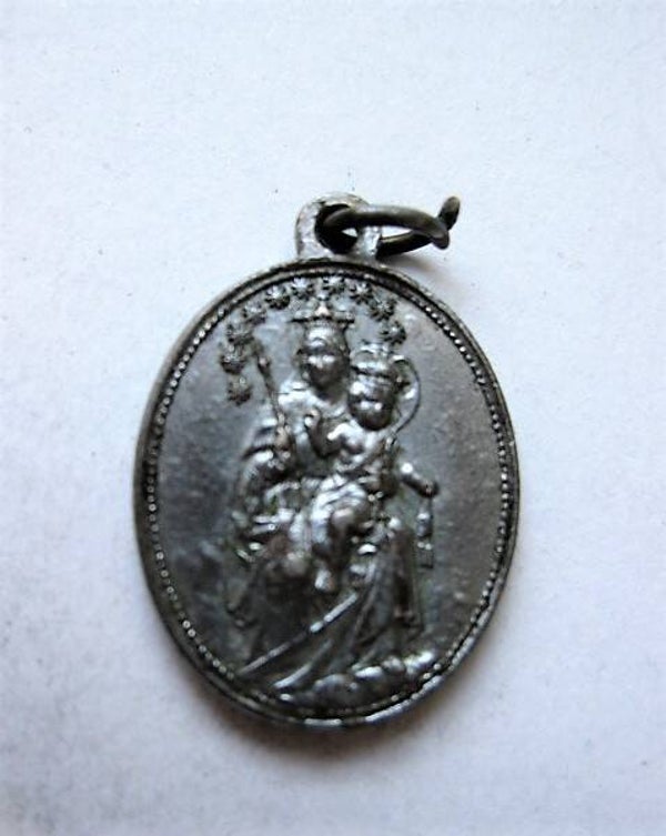 Vintage hangertje Jezus en Madonna met kind (8043)