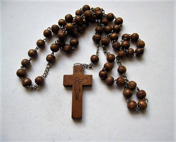 Vintage rozenkrans bewerkte houten kralen en houten kruisje (8043-109)