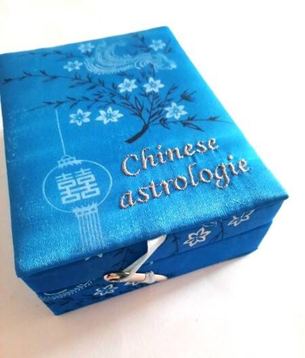 Prachtige Cadeauset - Chinese Astrologie (Boek in Stoffen Box