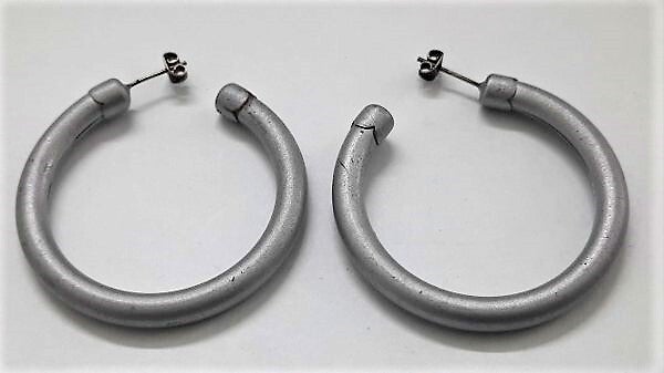 Grote Minimalistische Creolen - Mat grijze "Hollow Tube" (81)