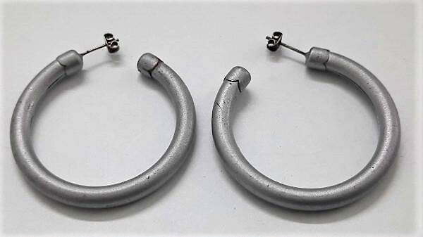 Grote Minimalistische Creolen - Mat grijze "Hollow Tube" (81)