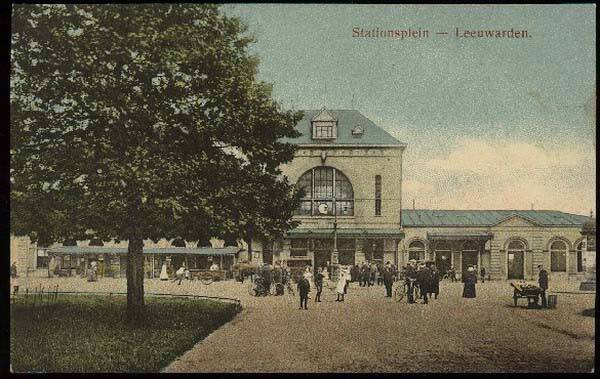 Friesland - Leeuwarden - Stationsplein