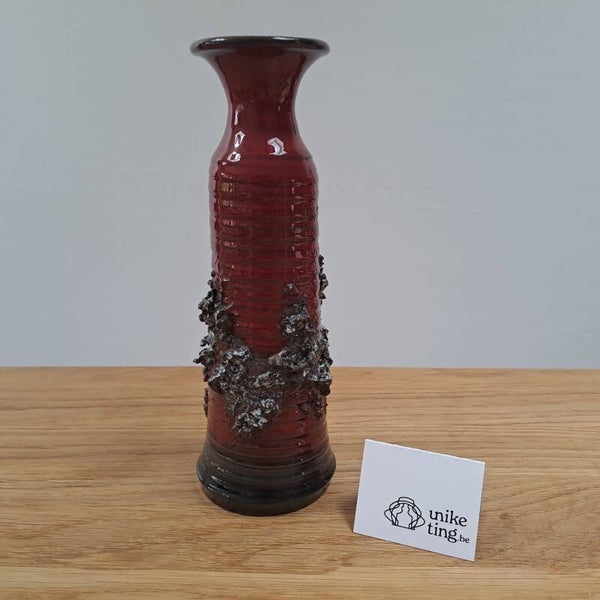 Rode lava vaas (Glit lava ceramics, IJsland)