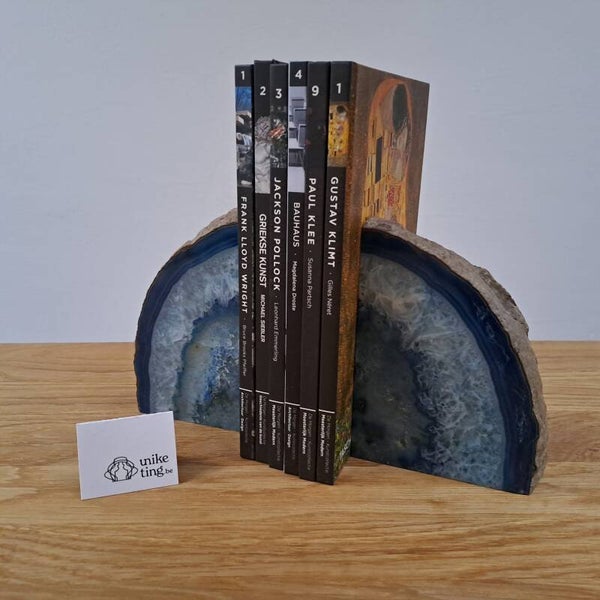 Boekensteun in blauw gesteente