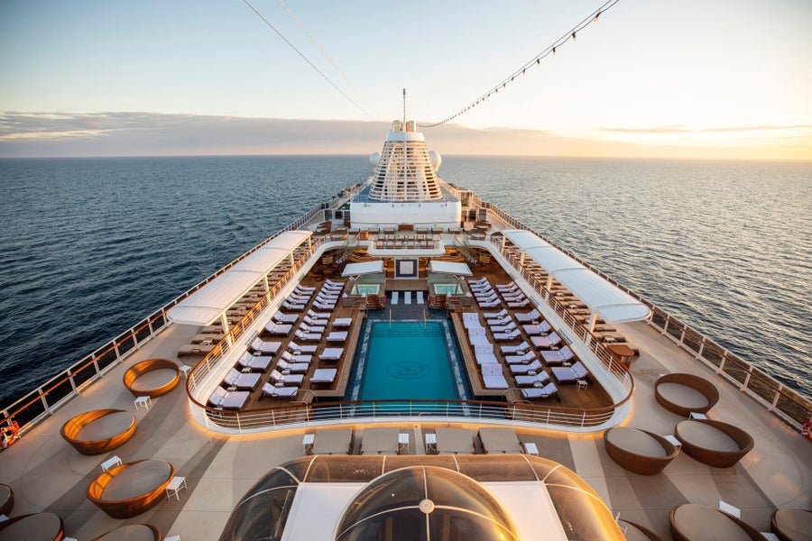 Regent Seven Seas Cruises Pooldeck