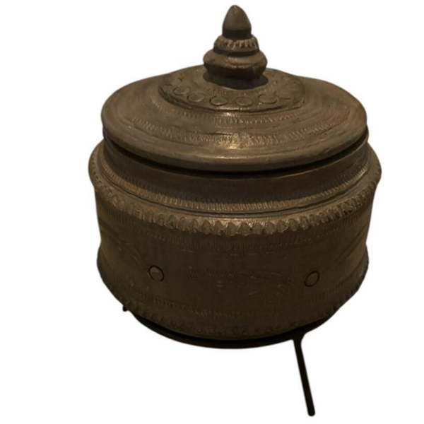 OUDE STENEN POT OP STANDAARD