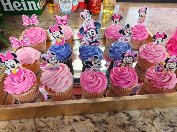 Cupcakes; toppers.