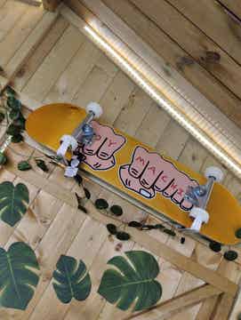 TOY MACHINE Fist Skateboard Complet