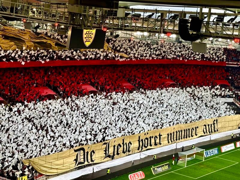 Die-Liebe-hoeret-nimmer-auf.jpg