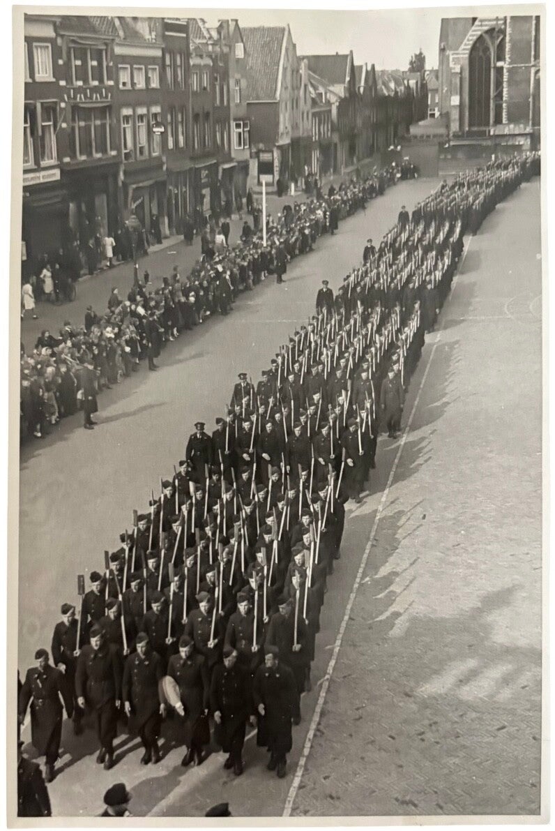 Originele WW2 Foto 'Nederlandse Arbeidsdienst Mars'